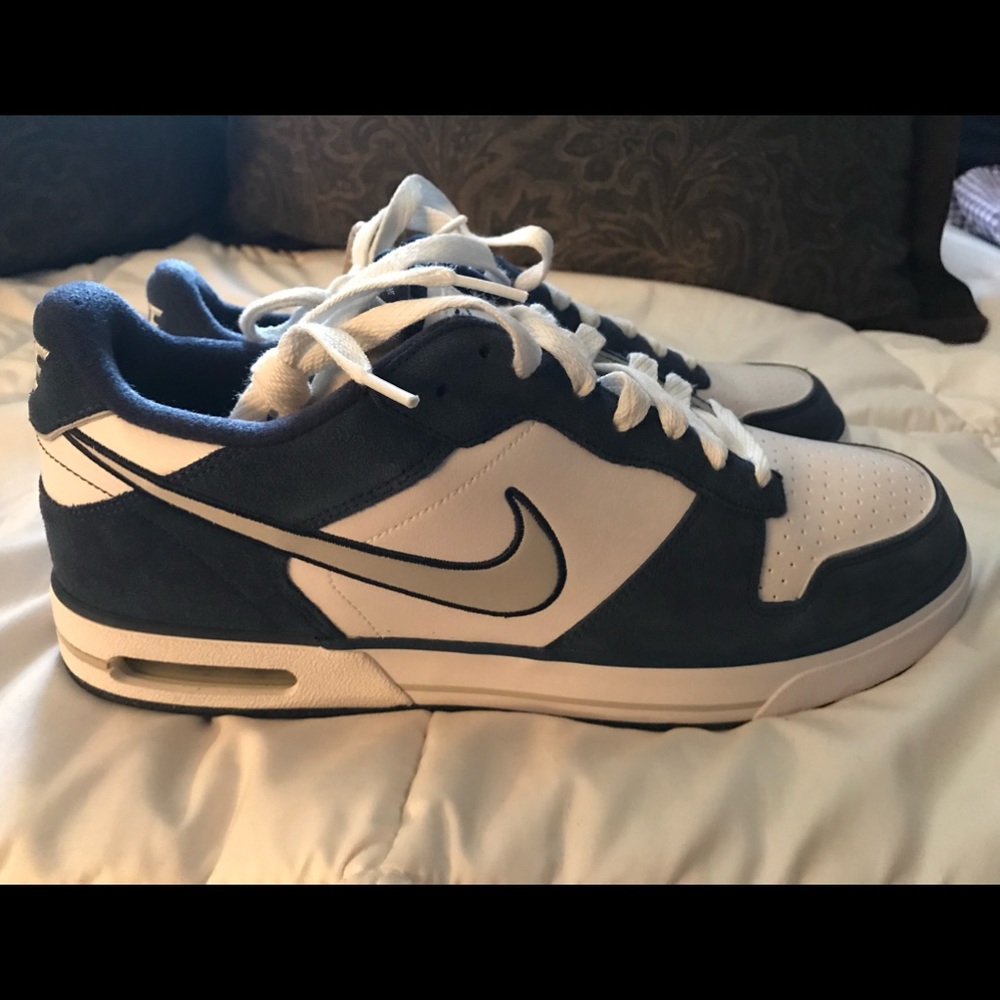 Nike size 13 Air Sellwood Sneakers